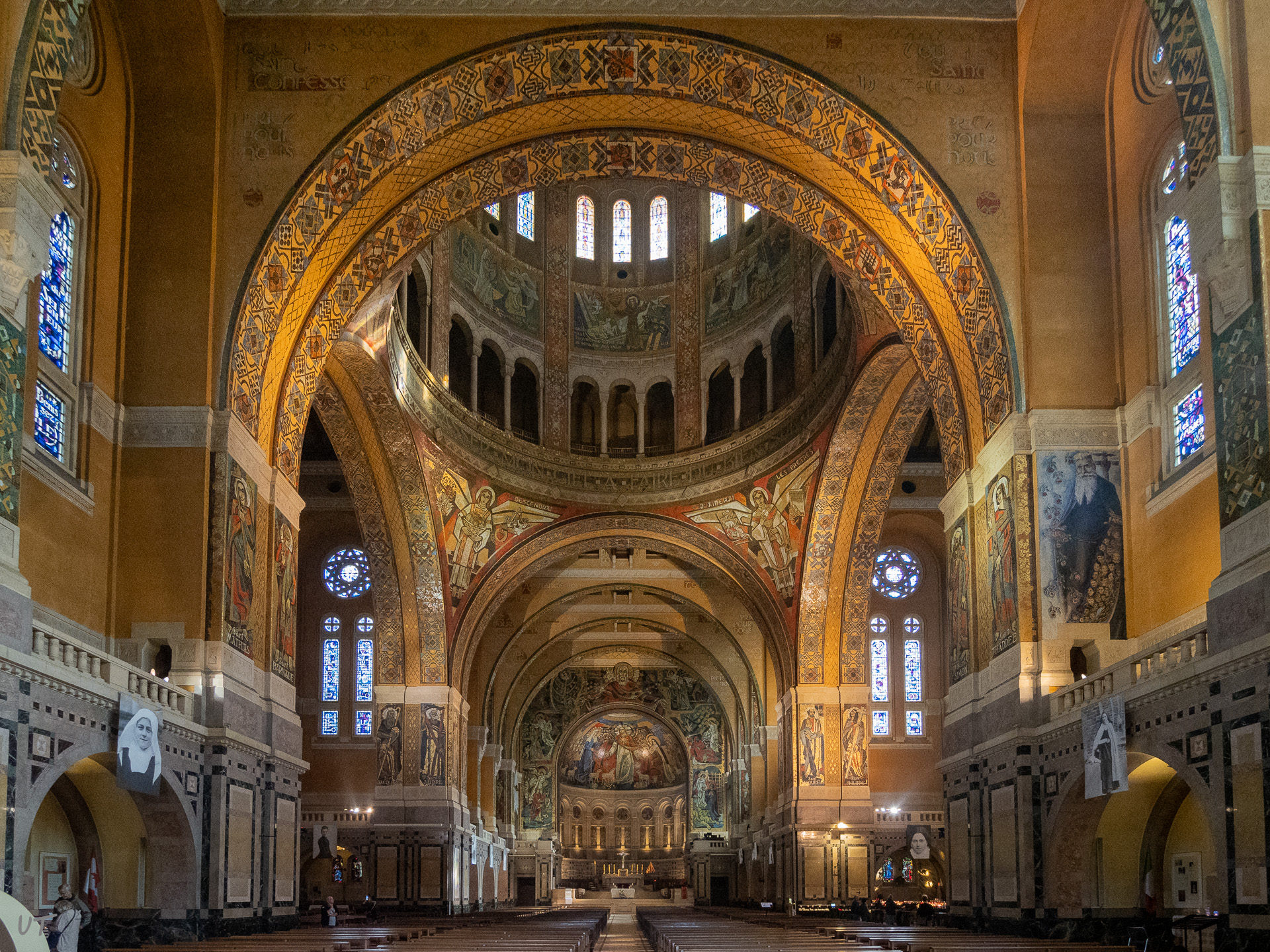 Basilique-Saint-Thérèse